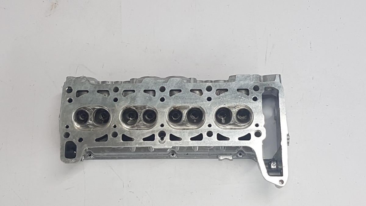 Головка блока цилиндров 21214/2123 под датчик фаз голая без шпилек